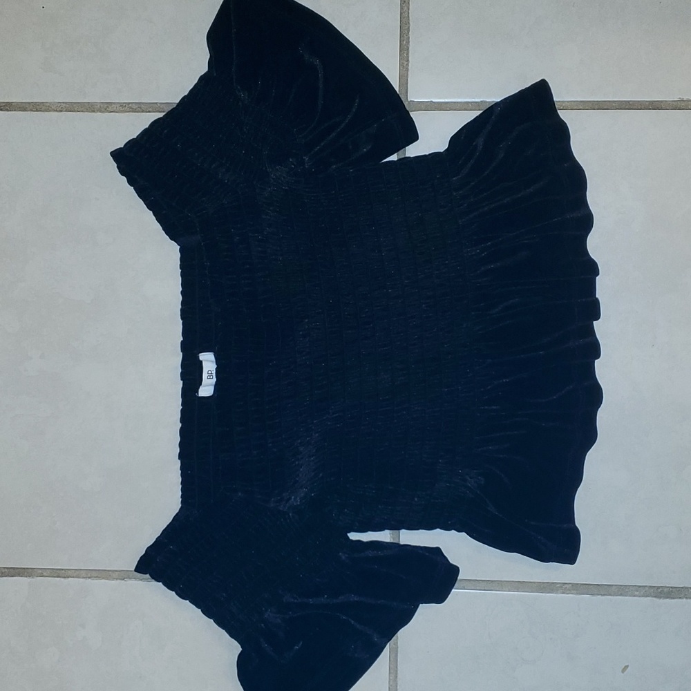 Velvet feel crop top